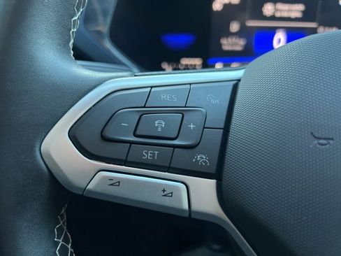 Used 2023 Volkswagen Taos SE w/ Panoramic Sunroof Package image 8