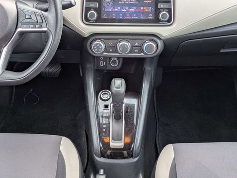 Used 2022 Nissan Versa SV FWD image 18