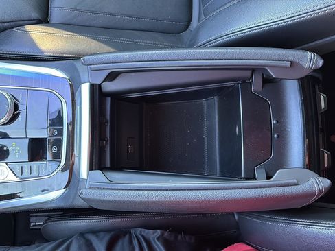 Used 2019 BMW X5 xDrive50i w/ M Sport Package image 33