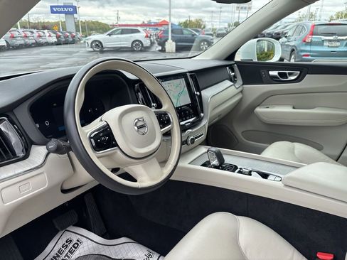 Certified 2023 Volvo XC60 B5 Plus AWD/4WD image 17