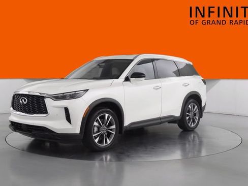 Used 2025 INFINITI QX60 Luxe AWD/4WD image 3