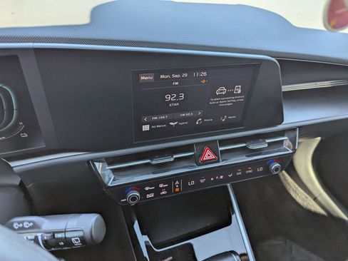 Used 2024 Kia Niro LX image 23