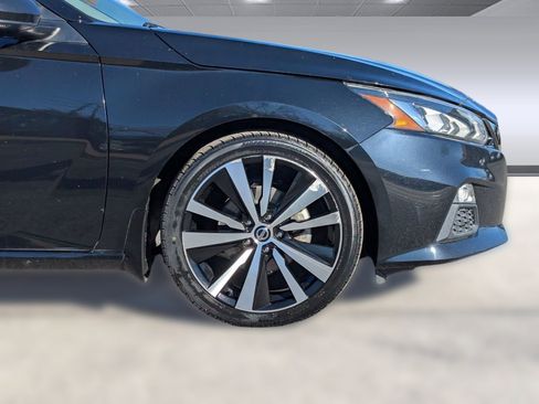 Used 2021 Nissan Altima 2.5 SR w/ SR Premium Package image 12