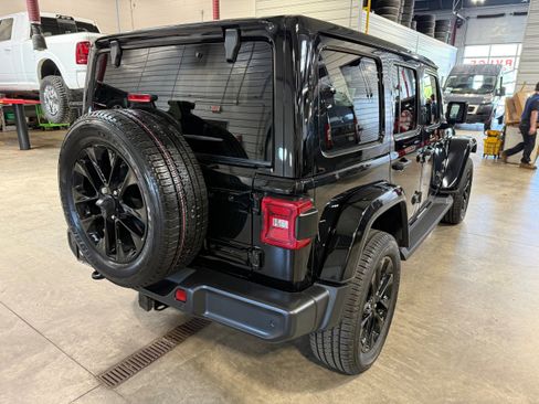 Used 2021 Jeep Wrangler Unlimited Sahara w/ Cold Weather Group AWD/4WD image 21