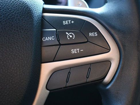 Used 2016 Jeep Grand Cherokee Laredo image 23