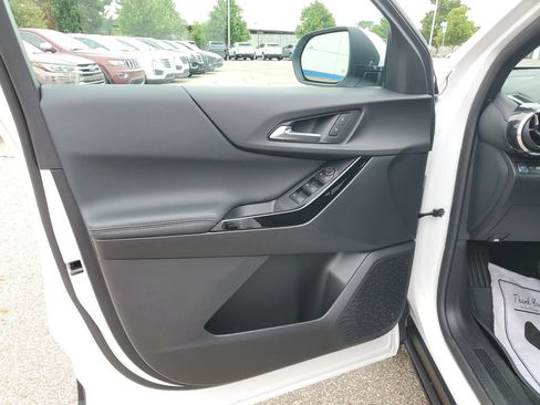 Used 2026 Chevrolet Equinox LT w/ LPO, Floor Liner Package FWD image 24