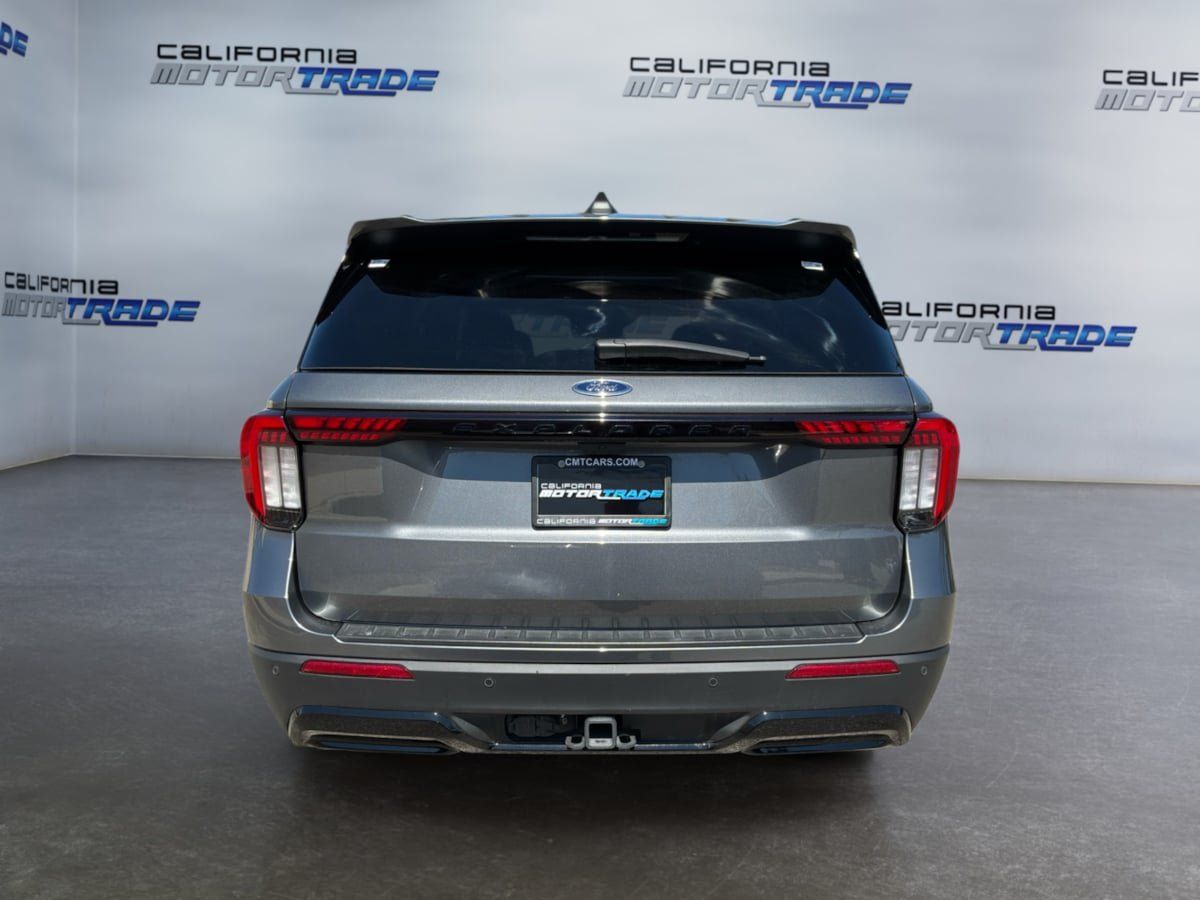 Used 2025 Ford Explorer ST-Line w/ Premium Package RWD image 6