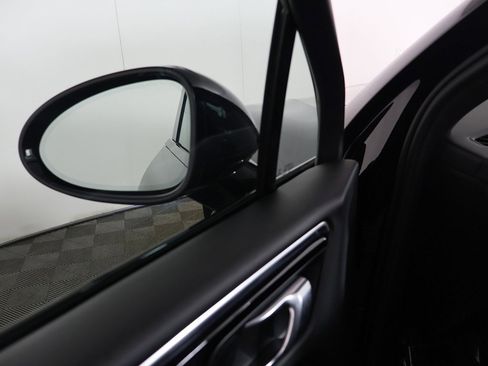 Used 2022 Porsche Macan image 36