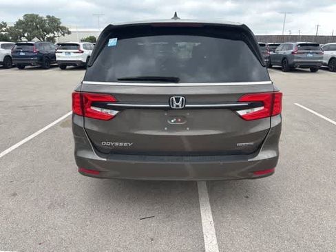 Used 2023 Honda Odyssey Touring image 4