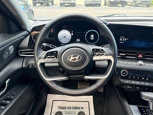 Used 2024 Hyundai Elantra SEL w/ Convenience Package FWD image 16