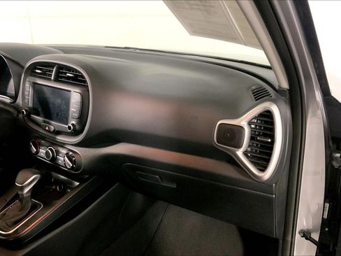 Certified 2025 Kia Soul LX w/ LX Technology Package FWD image 16