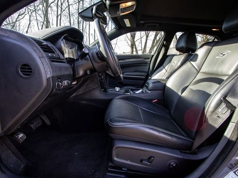 Used 2018 Chrysler 300 S w/ Safetytec Plus Group image 9