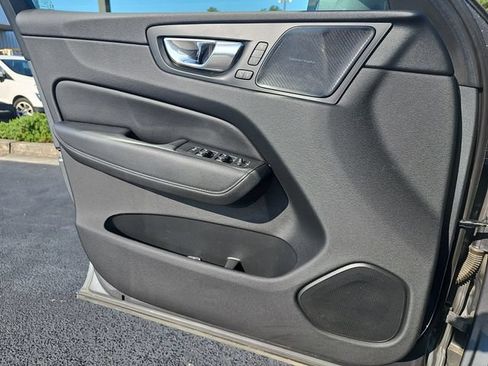 Used 2019 Volvo XC60 T6 Momentum w/ Multimedia Package AWD/4WD image 24