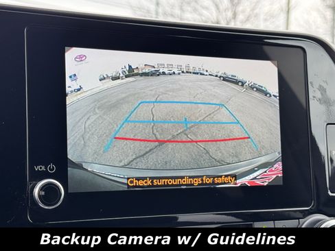 Used 2023 Toyota Highlander LE image 8