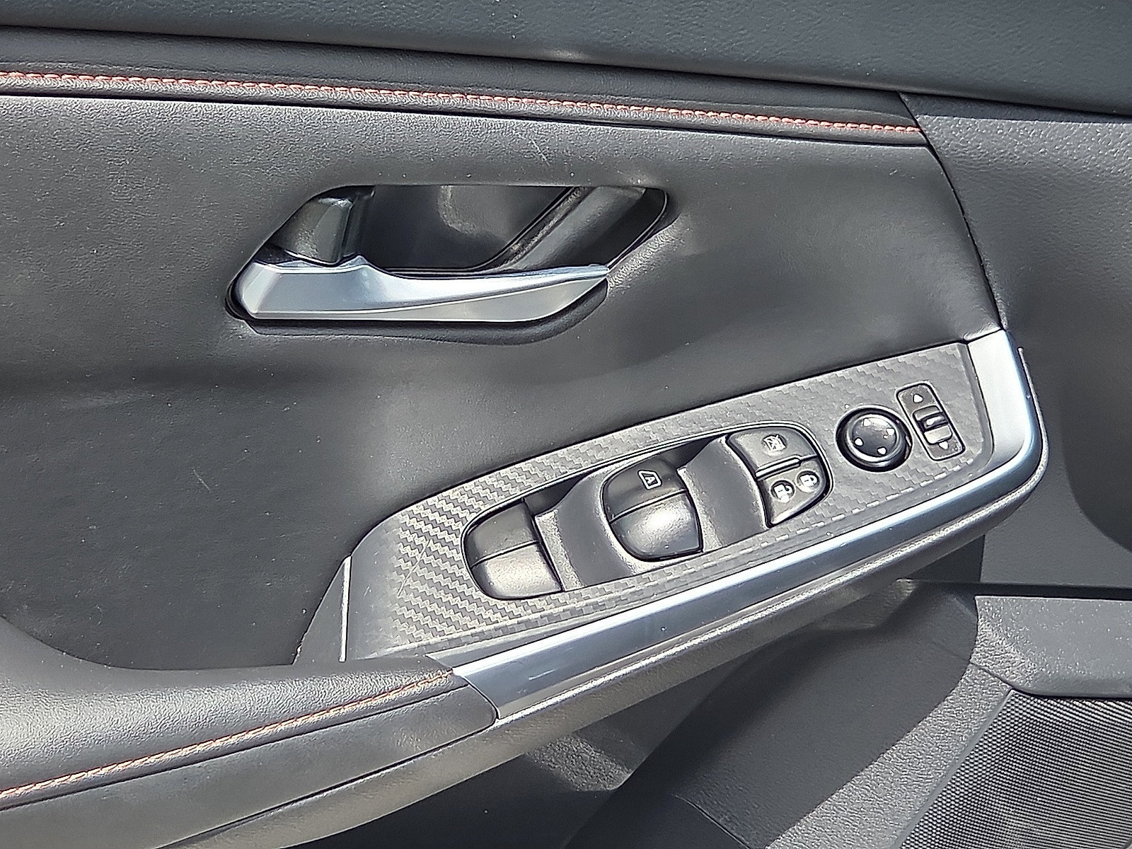Used 2025 Nissan Sentra SR FWD image 13
