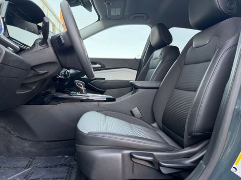 Used 2025 Chevrolet Trax LT image 25