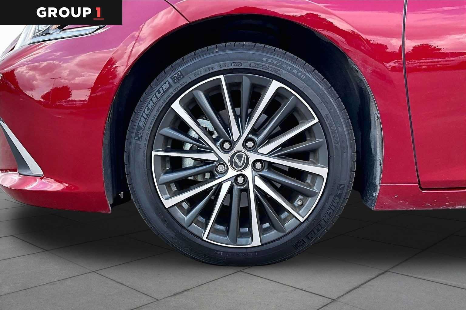 Used 2025 Lexus ES 350 w/ Premium Package FWD image 9