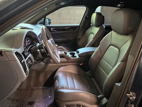 Certified 2020 Porsche Cayenne AWD/4WD image 5