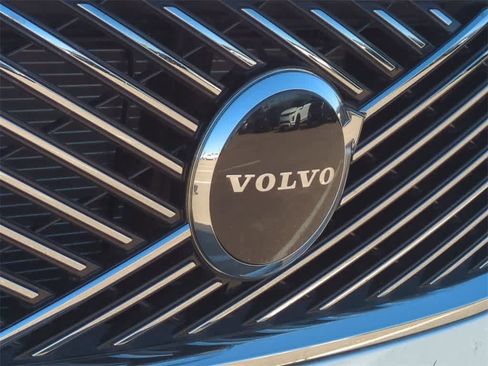 New 2025 Volvo XC90 B5 Core w/ Protection Package Premier image 10