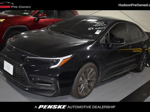 Used 2025 Toyota Corolla SE w/ SE Premium Package FWD image 1