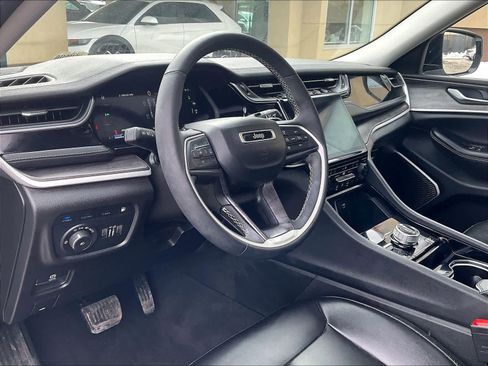 Used 2023 Jeep Grand Cherokee 4WD 4xe image 8