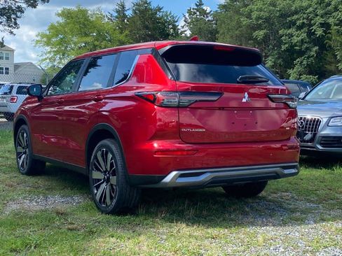 New 2025 Mitsubishi Outlander SE image 3