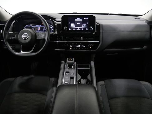 Used 2025 Nissan Pathfinder SV FWD image 10