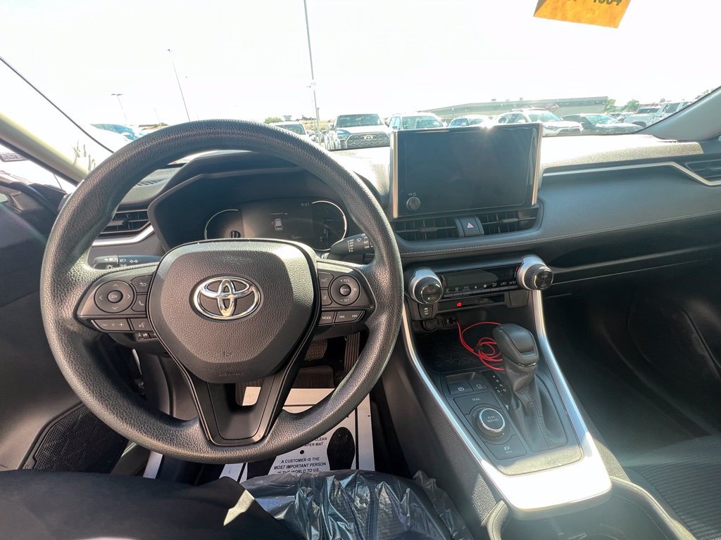 Used 2024 Toyota RAV4 LE AWD/4WD image 7