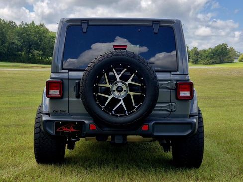 Used 2023 Jeep Wrangler Unlimited Sahara AWD/4WD image 9