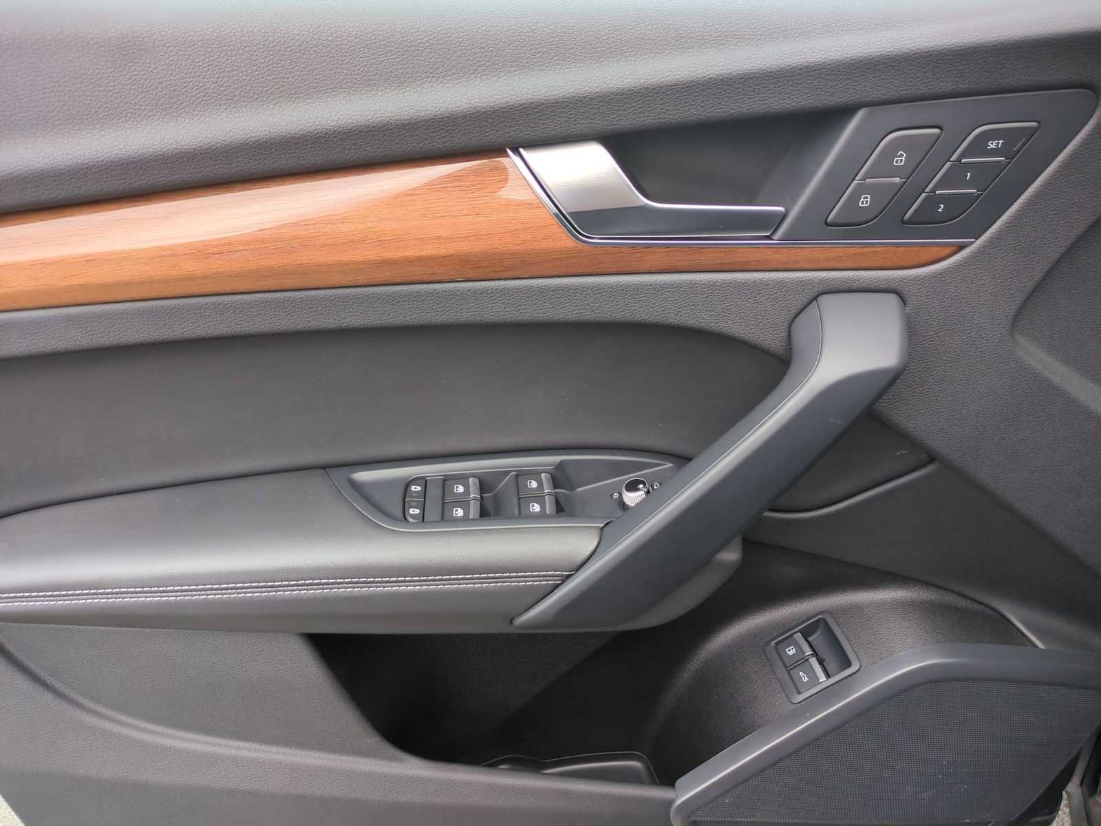 Certified 2025 Audi Q8 Premium Plus AWD/4WD image 9