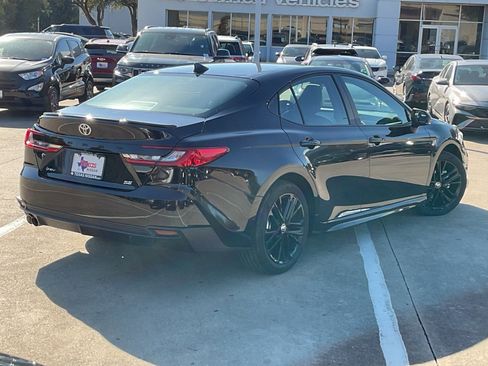 Used 2025 Toyota Camry SE image 5