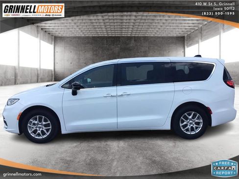 Used 2025 Chrysler Pacifica Select FWD image 8