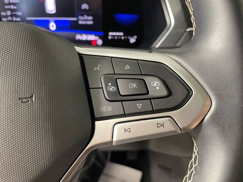 Used 2022 Volkswagen Tiguan SE AWD/4WD image 11