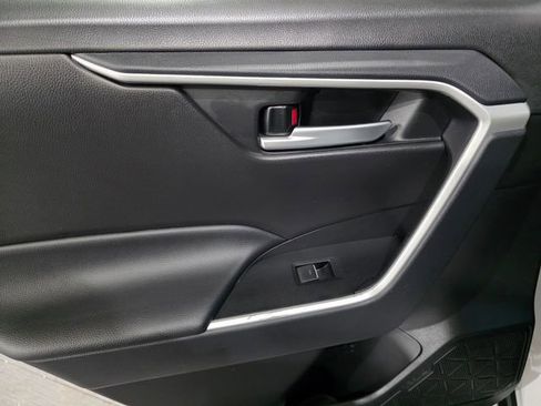 Used 2025 Toyota RAV4 XLE AWD/4WD image 11