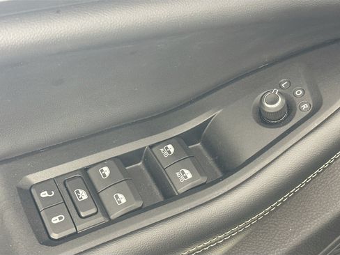 Used 2023 Jeep Grand Cherokee Altitude AWD/4WD image 17