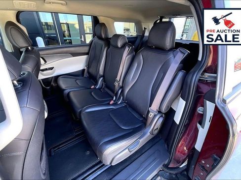 Certified 2024 Kia Carnival LX image 24