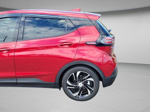 Used 2023 Chevrolet Bolt LT image 32