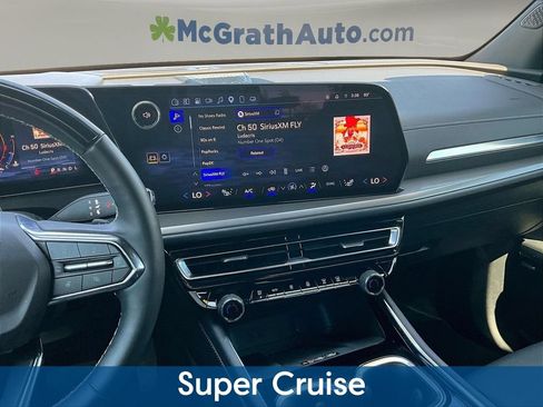 Used 2025 Chevrolet Traverse LT w/ Enhanced Driving Package AWD/4WD image 12