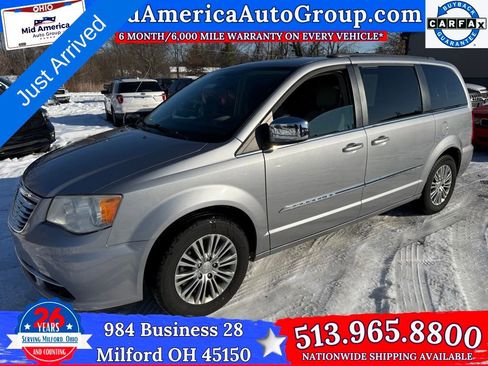 Used 2014 Chrysler Town & Country Touring-L image 1