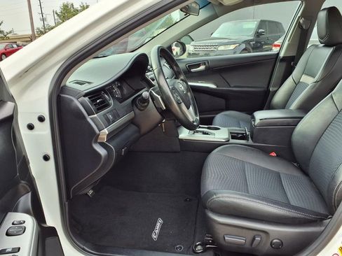 Used 2014 Toyota Camry SE FWD image 10