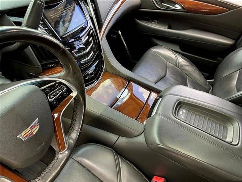Used 2019 Cadillac Escalade Luxury RWD image 14