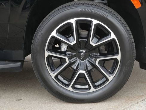 Used 2022 Chevrolet Suburban RST w/ Luxury Package AWD/4WD image 9