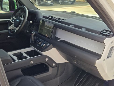 Used 2025 Land Rover Defender 110 S image 29