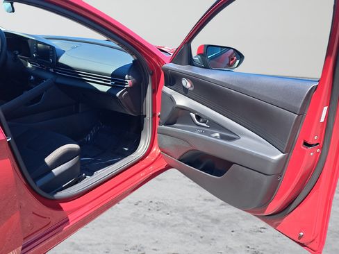Used 2021 Hyundai Elantra SEL FWD image 15