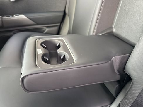 Used 2025 Genesis GV60 RWD image 17