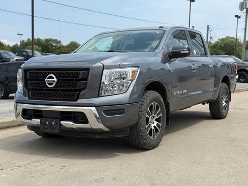 Used 2020 Nissan Titan SV AWD/4WD image 2