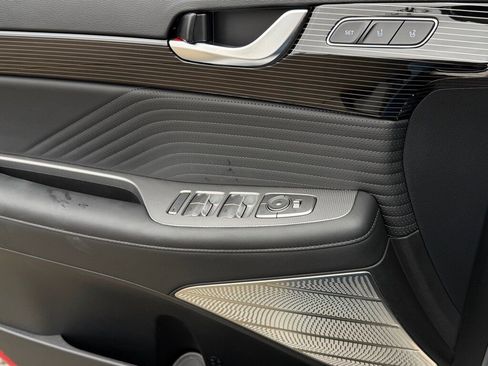 Used 2024 Hyundai Palisade Calligraphy image 23