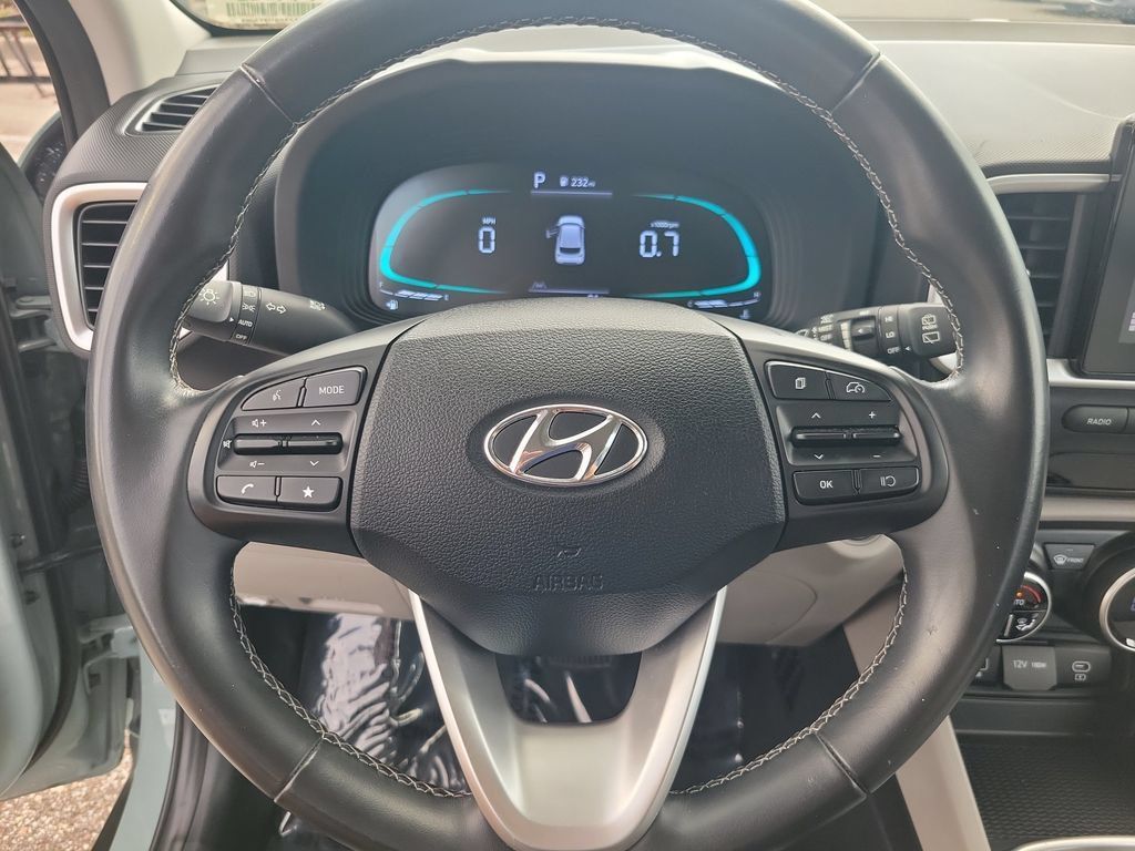 Used 2025 Hyundai Venue SEL FWD image 17