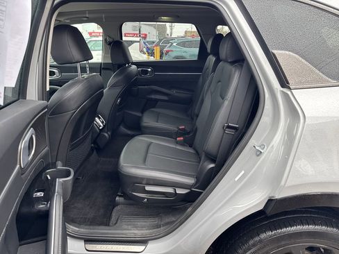 Certified 2023 Kia Sorento SX image 33