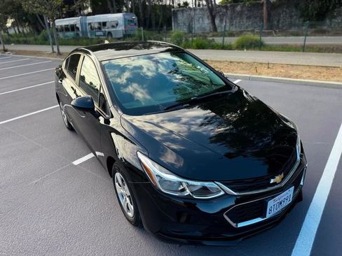 Used 2017 Chevrolet Cruze LS FWD image 30
